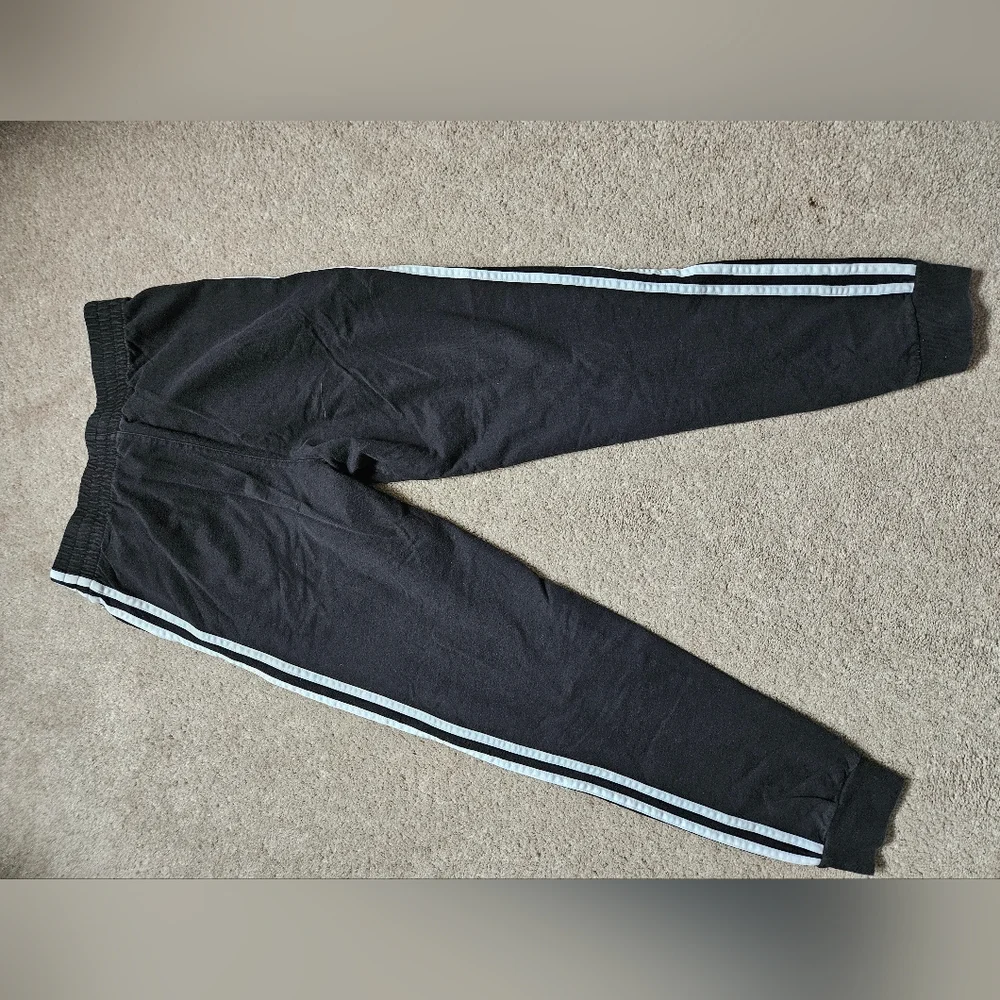 Small ADIDAS pants - Picture 4 of 5